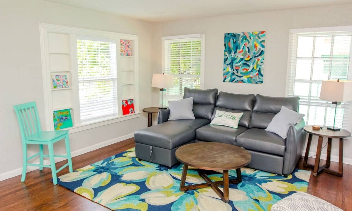 Kessler Apartment | Bishop Arts 1BR | Local Art | Walk to Downtown
