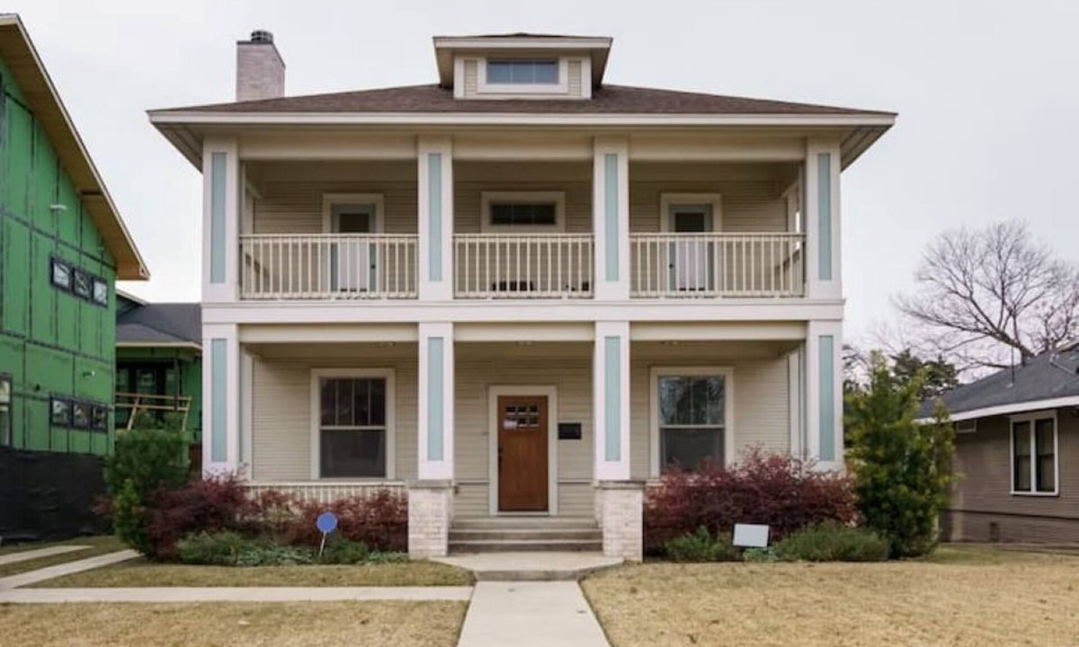 Kessler House | "Bishop Arts Retreat" - extended outdoor living space!