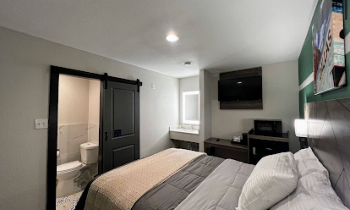 Oak Cliff Hotel | Bishop Arts Suites