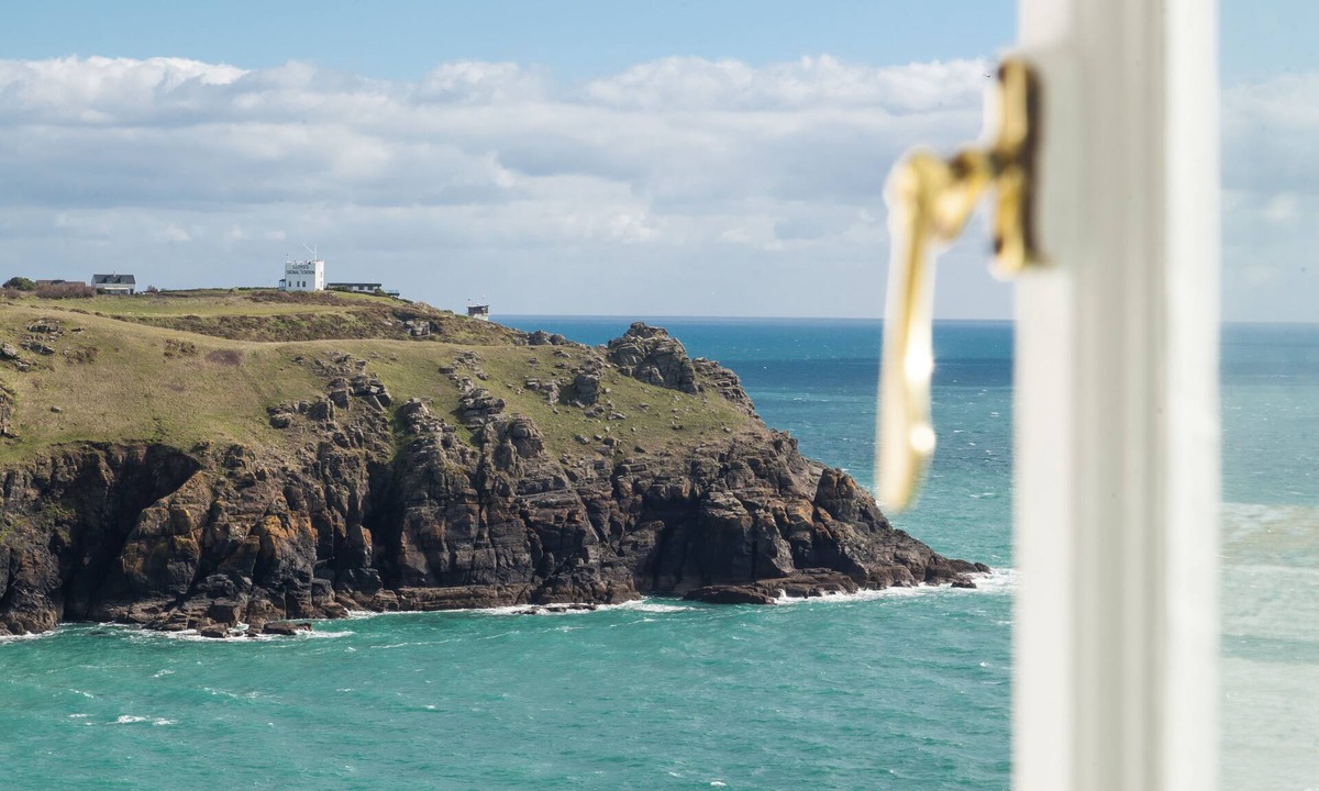 The Lizard Cottage | Bishop Rock - Sleeps 4 people