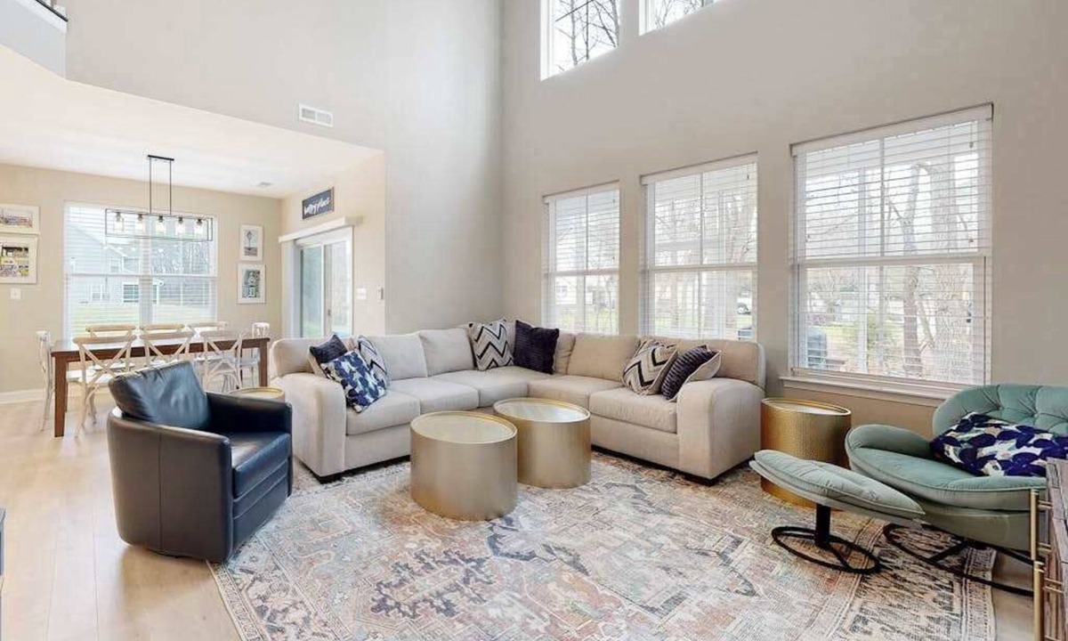 Millville Condo | Bishops Landing townhome with screened porch, patio, on-site pool & tennis
