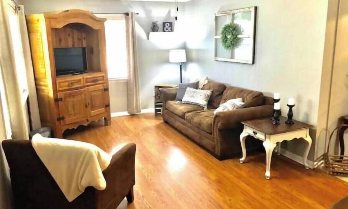 Searcy House | Bison Hall 1, no cleaning fee, 1 block from Harding