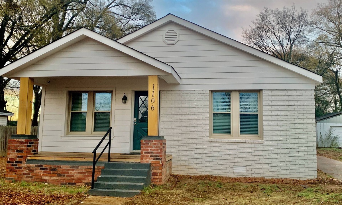 Searcy House | Bison Hall 8, 1 block from Harding, no cleaning fee