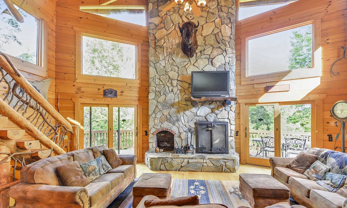 Clyde Cabin | Bison Ranch Retreat - Luxury Lodge with 2 Master Suites