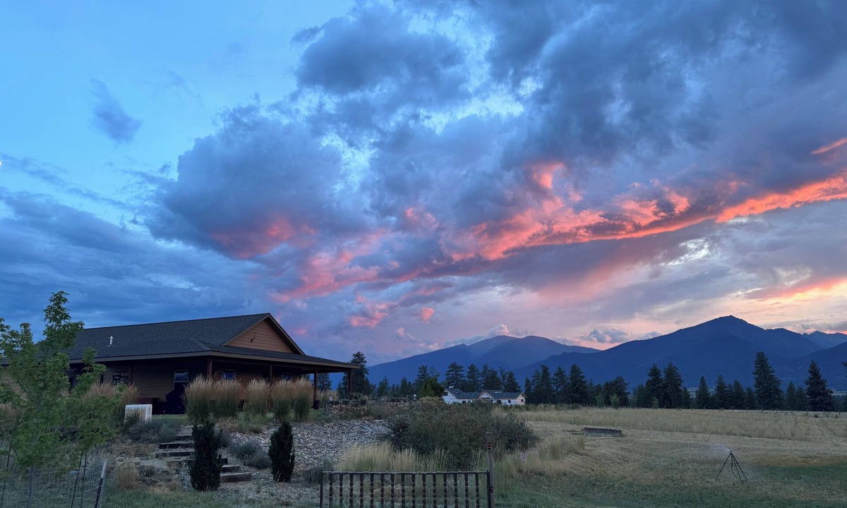 Stevensville Cottage | Bitterroot Sky Cottage-What A View!