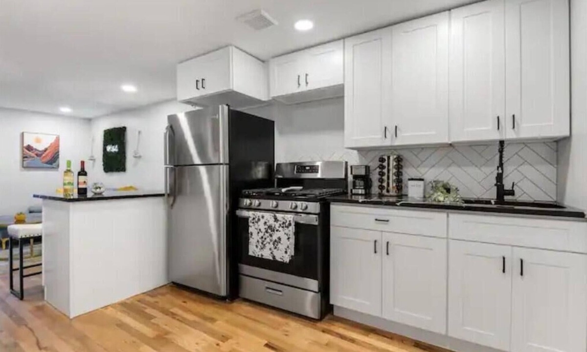 Ocean Hill Apartment | BK Boho- Private backyard, event-friendly