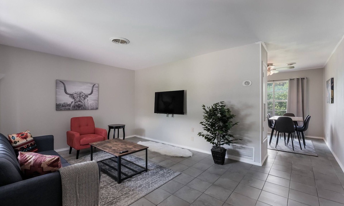 Lackland Terrace House | BL | 10% OFF | Entire 3BR & 2BA Home Near Lackland Air Force | Fast WiFi