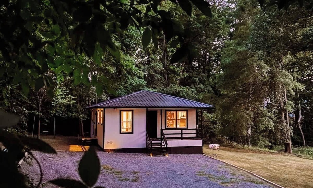 Matthews Cabin | Black and White Cabin on Tranquil Three Acres