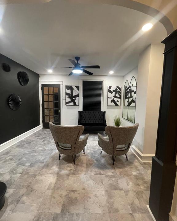 Primos Secane House | Black and White