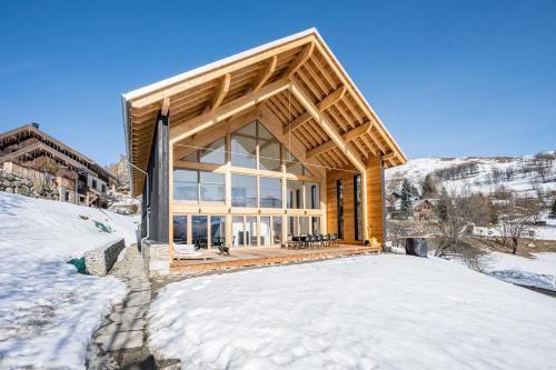 Fontcouverte-la-Toussuire Ski Chalet | Black Arves