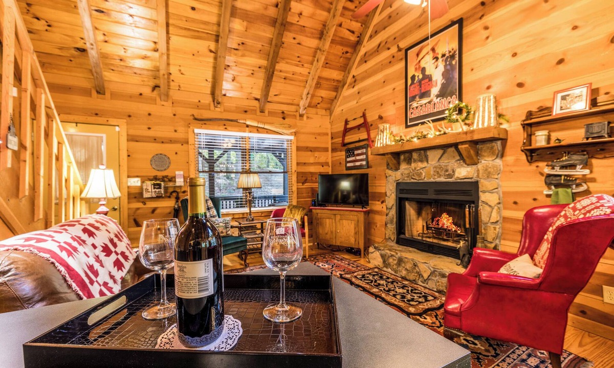 Clarkesville Cabin | Black Bear Bungalow - Lovely Chalet in the Woods
