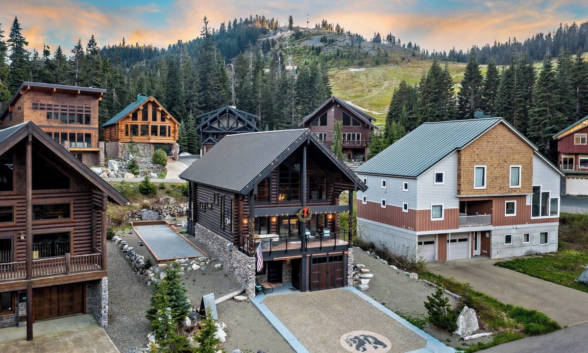 Snoqualmie Pass Cabin | Black Bear Lodge