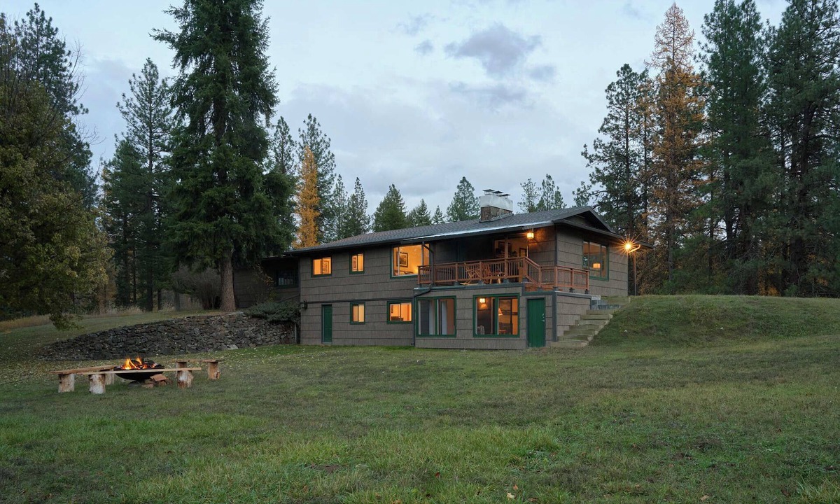 Superior Cabin | Black Bear Lodge - Alpine Falls Ranch