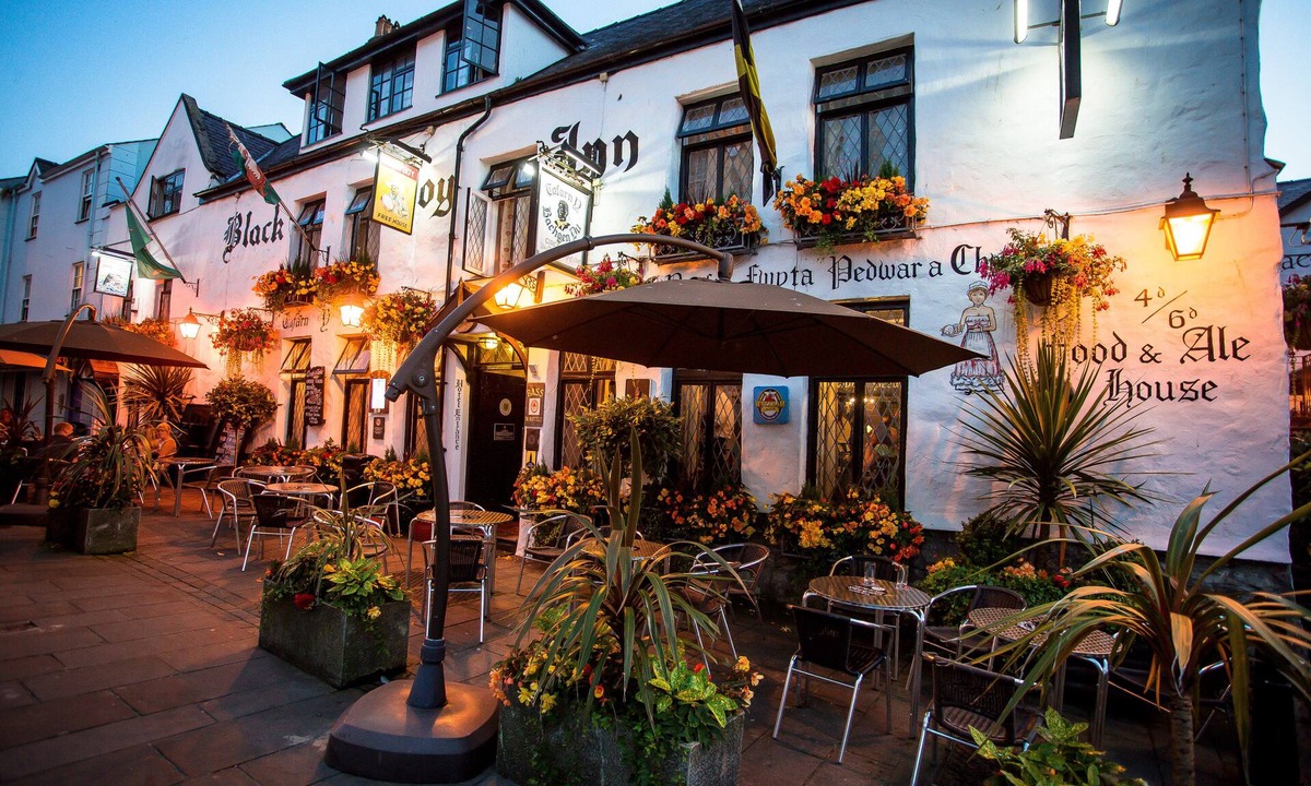 Bont Newydd Hotel | Black Boy Inn