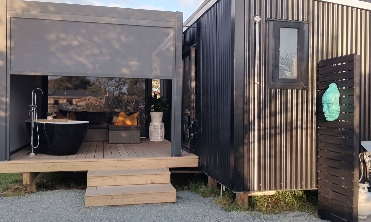Mangawhai Cabin | Black Cabin Mangawhai