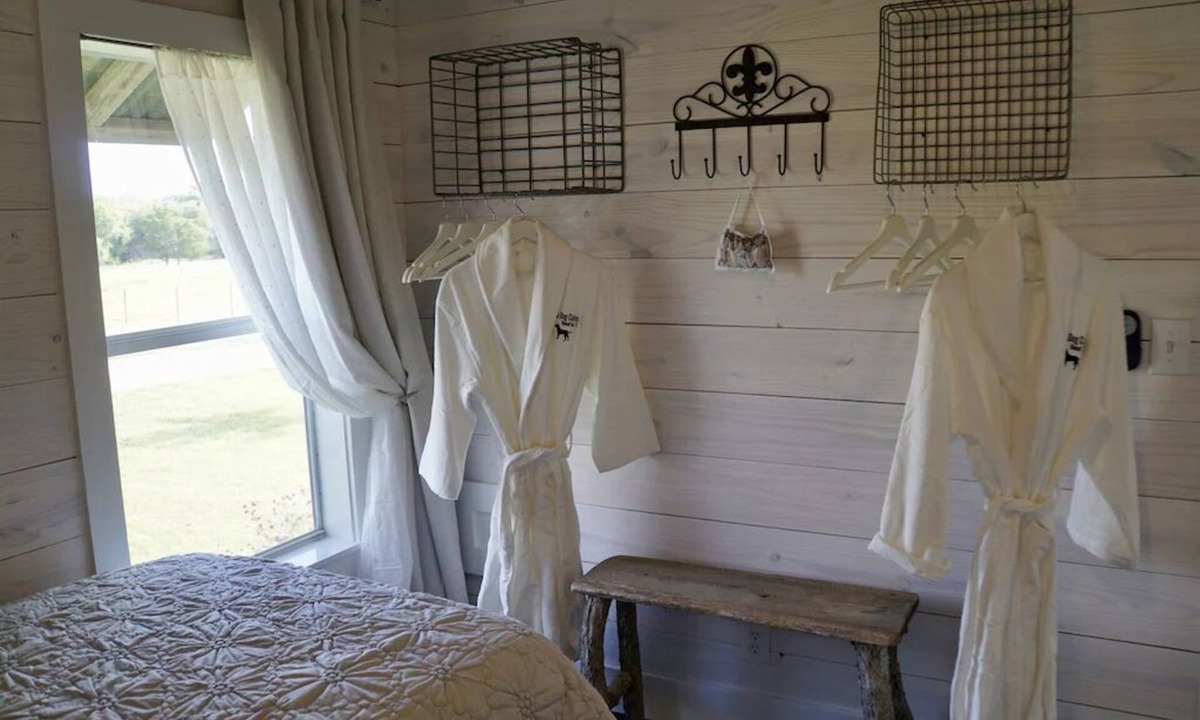 Round Top Cabin | Black Dog Cabins - Max Cabin - Round Top, TX