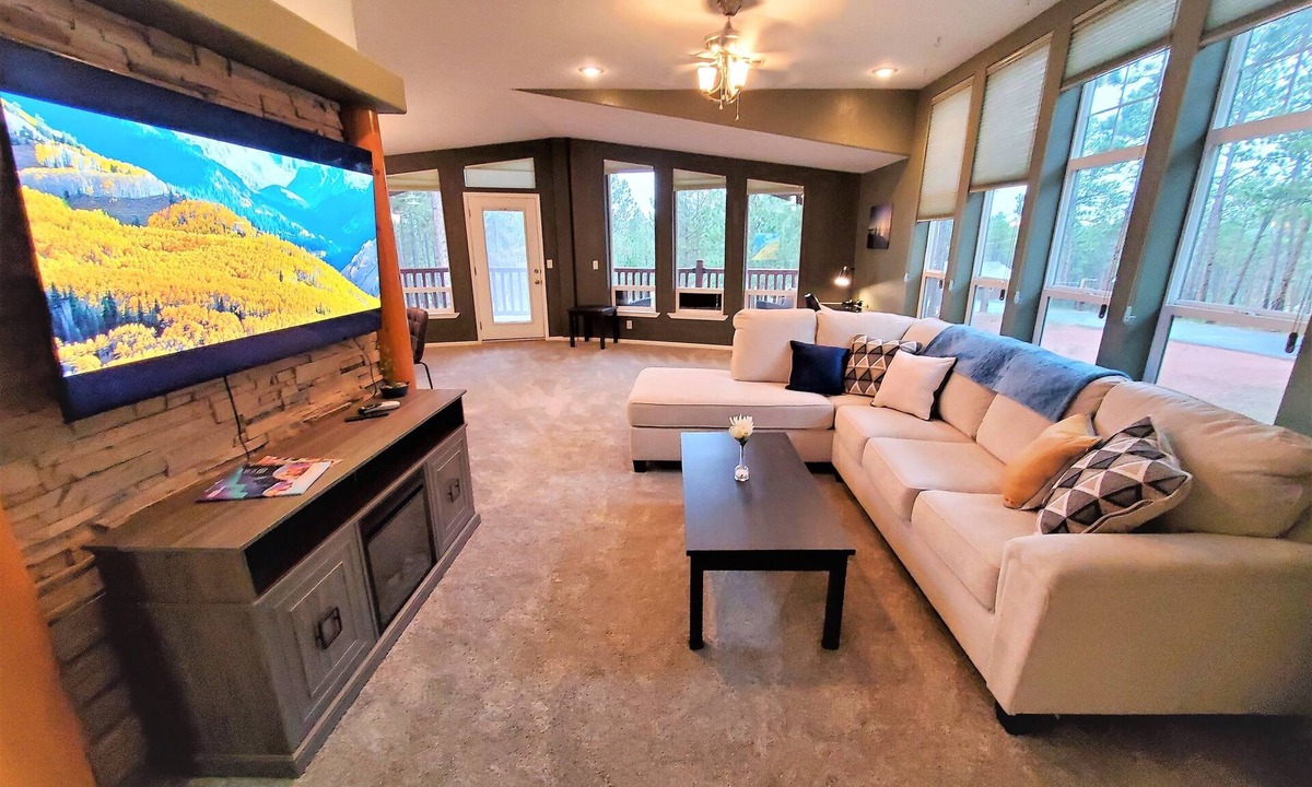 Colorado Springs Ski Chalet | Black Forest Hot Tub Chalet