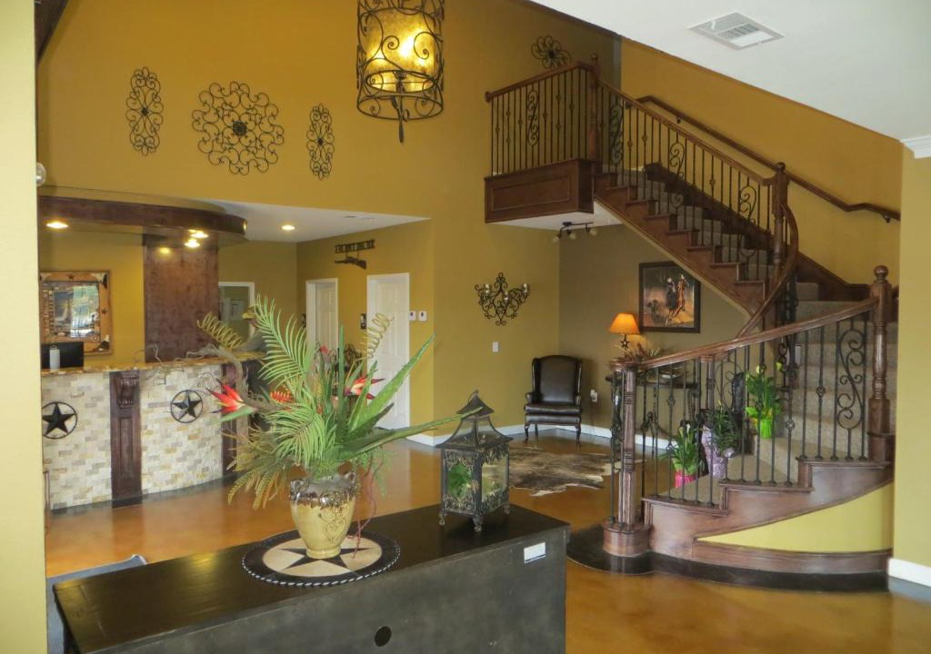 Sweet Home Hotel | Black Gold Inn