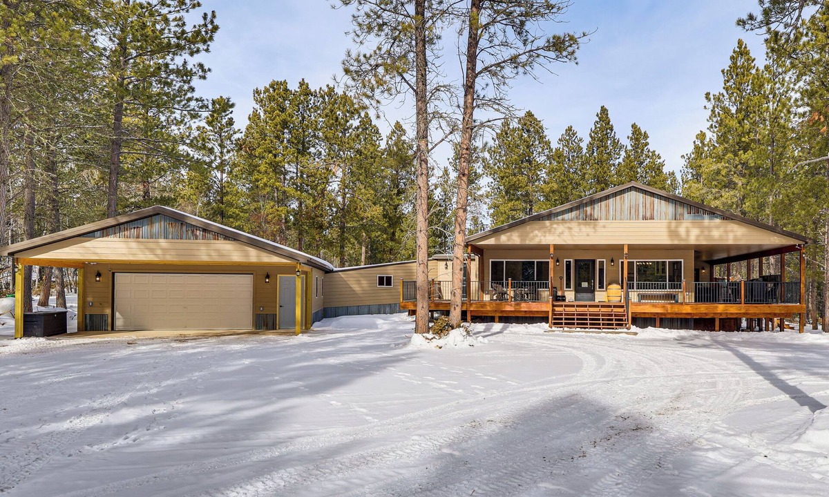 Newcastle House | Black Hills Vacation Lodge: New Home! Just Opened!