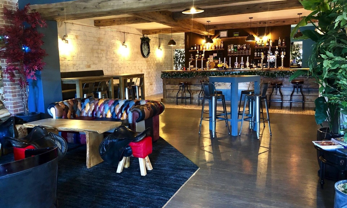 Baston Hotel | Black Horse