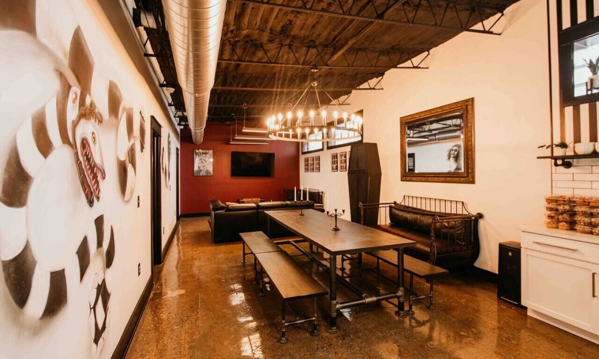 Fountain Square House | Black house stays sleeps 10