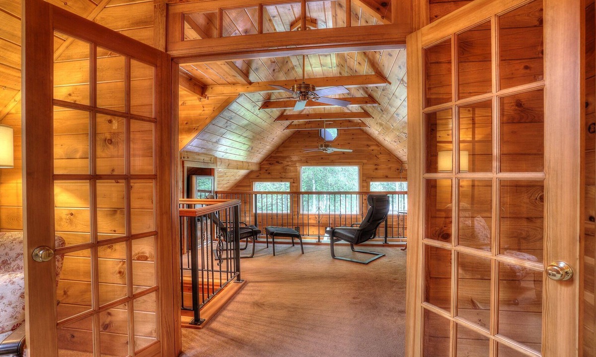 Rangeley Plantation House | 🐾Black Moose - Private waterfront beach area, walk-in accessibility and a dock!