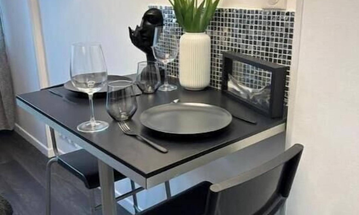 Ferrandiere - Maisons Neuves Apartment | Black orchid