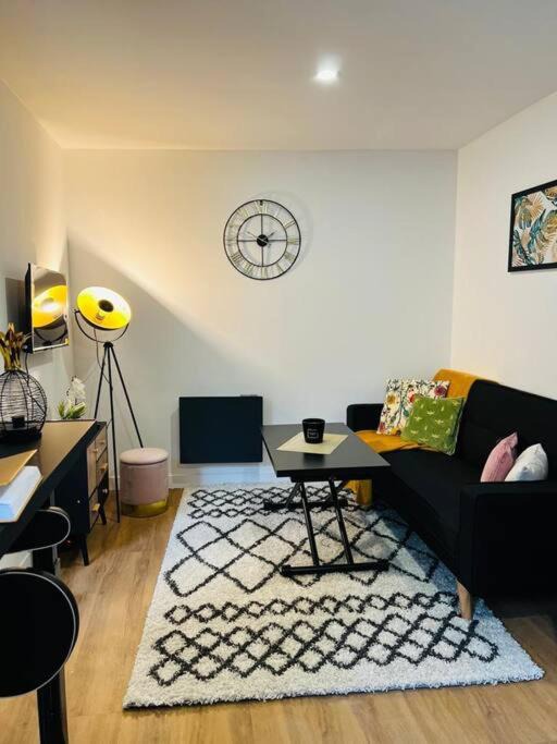 Henriville Apartment | Black Pearl V