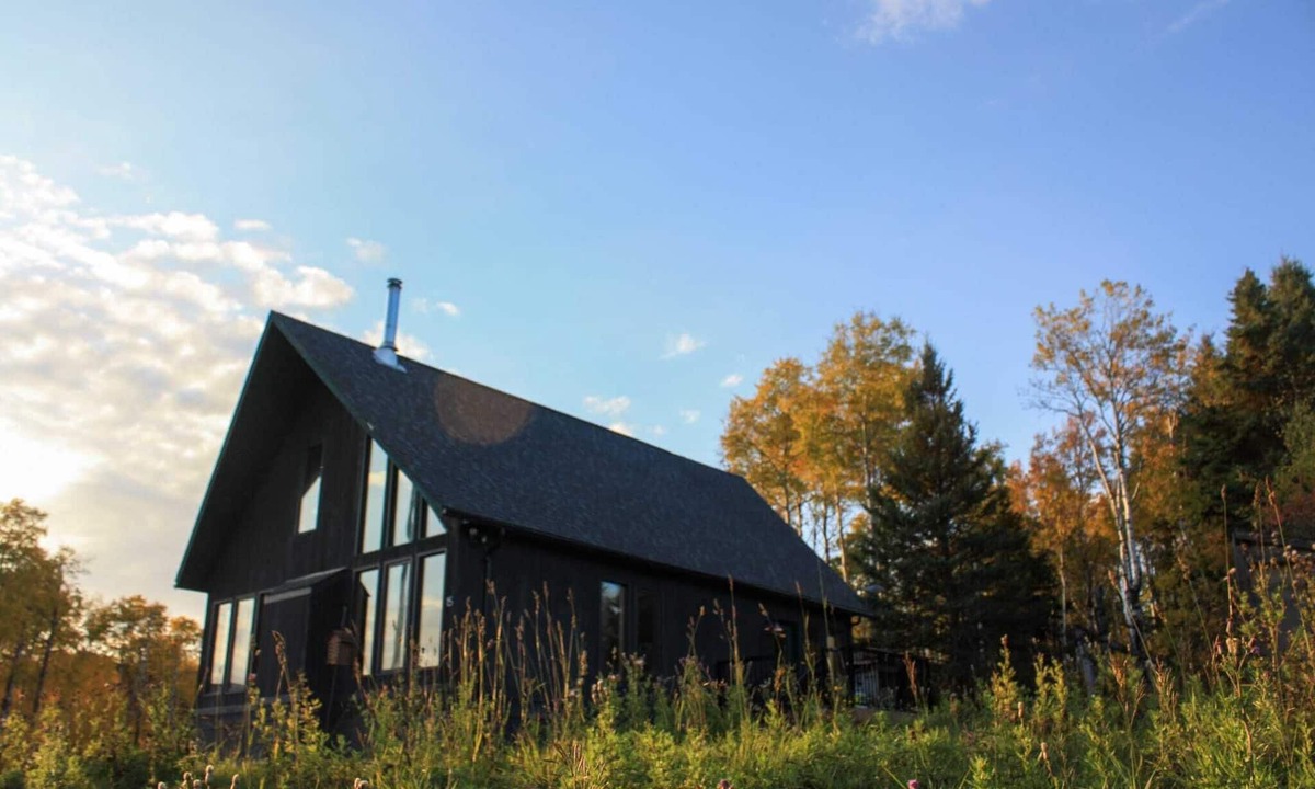 Wasagaming Cabin | Black Pine Lodge Summ