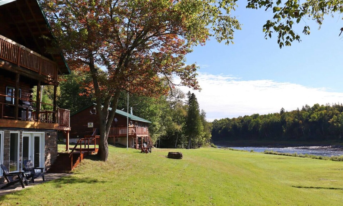 Blackville Cabin | Black Rapids Retreat - 2 Lodges!
