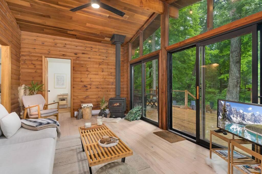Rama Ski Chalet | Black River Haus - Scandinavian Riverfront Cabin Muskoka