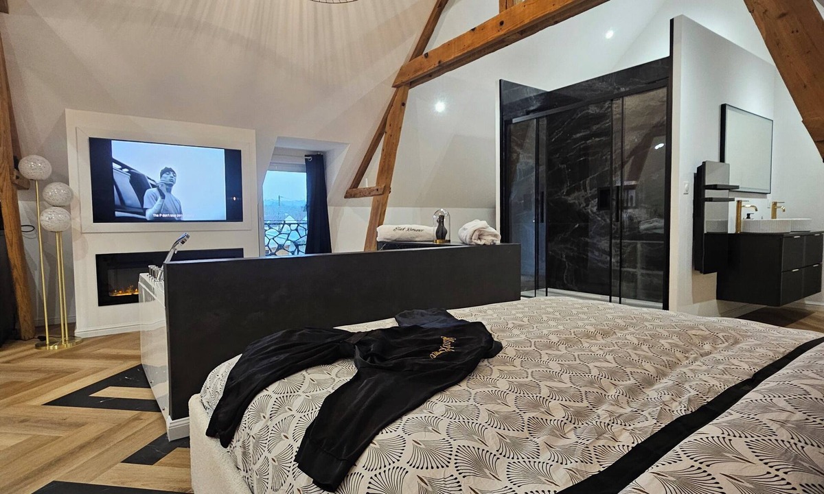 Yville-sur-Seine House | Black Romance