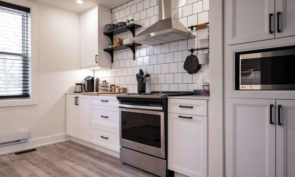 Calabogie House | Black Timbers Getaway-Central to Skiing
