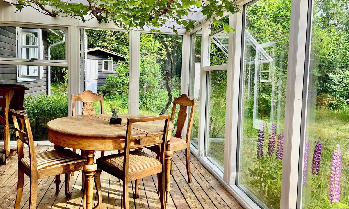 Øksenmølle House | Black wooden summerhouse near Ebeltoft