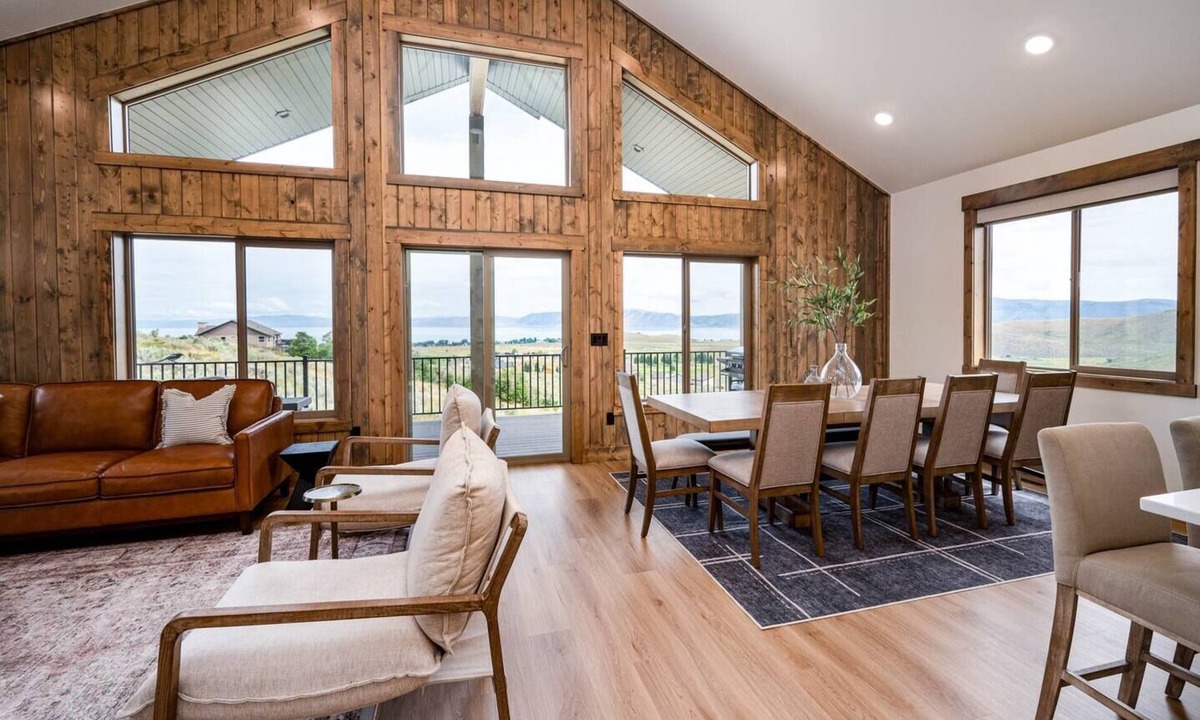 Sweetwater House | Blackbeary Cabin| Bear Lake Views| Hot Tub| Occ 21