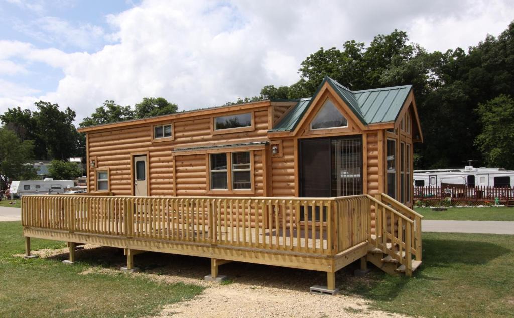 Milton Resort | Blackhawk RV Campground Loft Cabin 16
