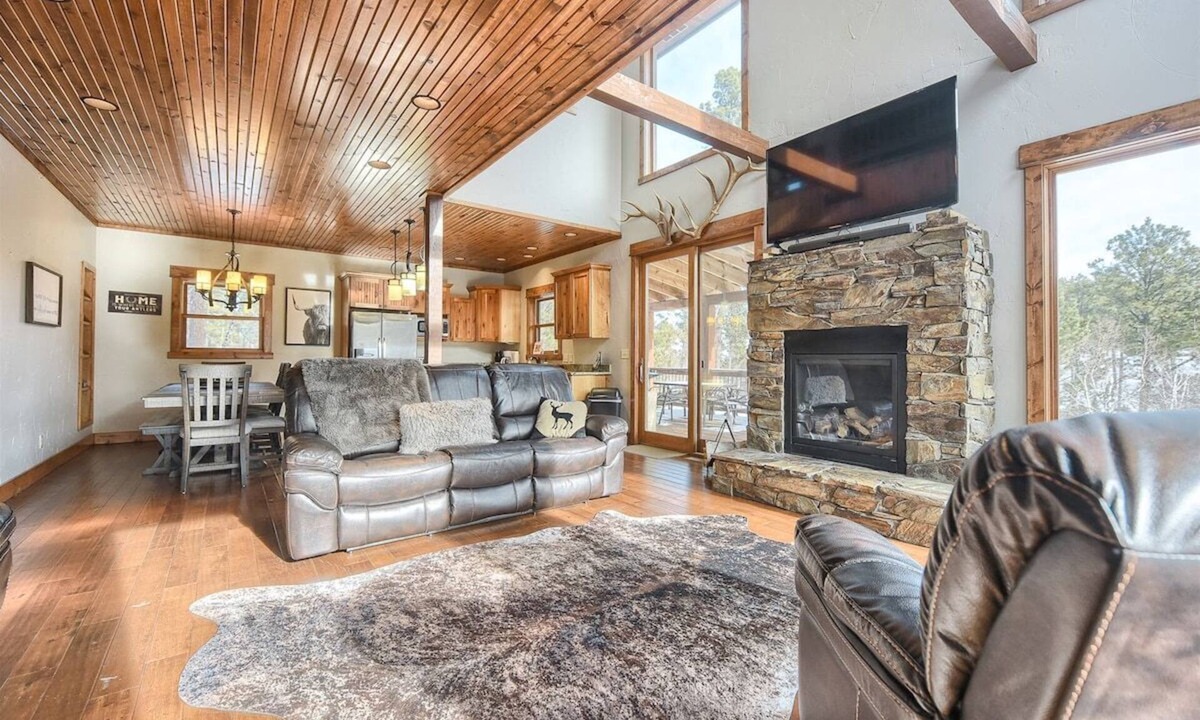 Deadwood Cabin | Blackhorn Lodge - Access to Pool!