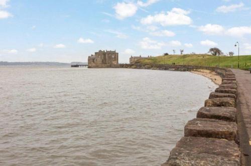 Newton Apartment | Blackness Apartment