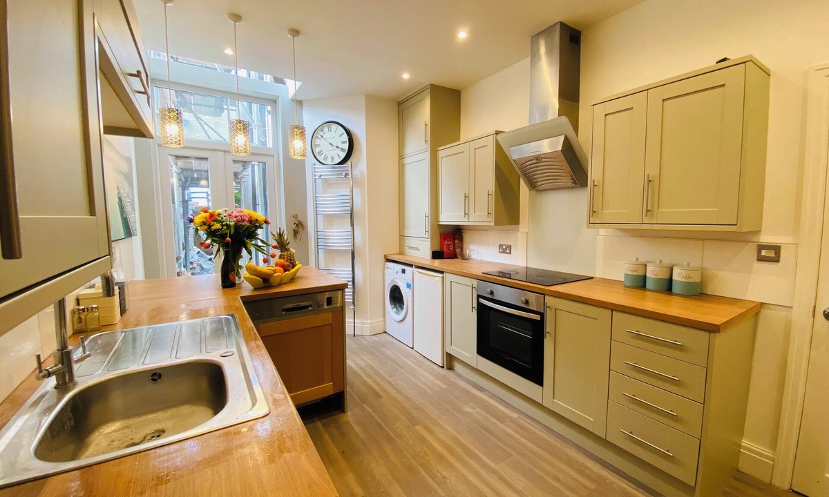 Blackpool House | Blackpool - 4 Beds - Sleeps 10 - Pet Friendly