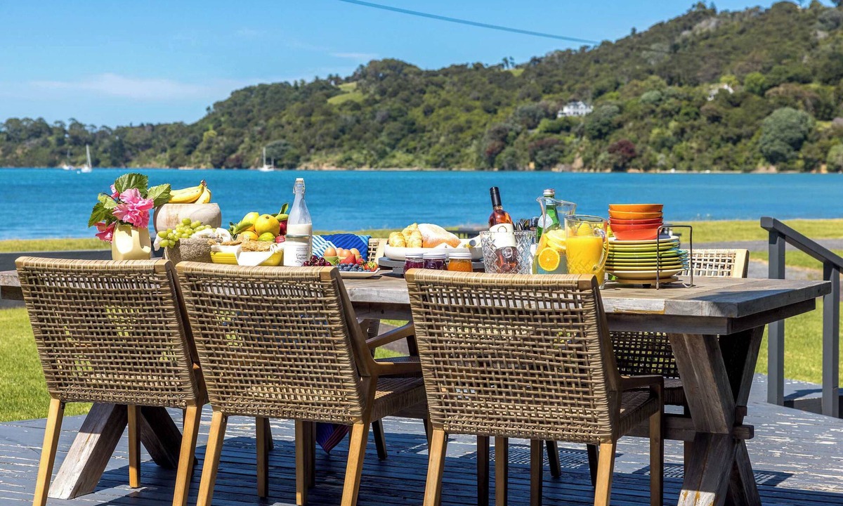 Blackpool House | Blackpool Bayside - Easy Walk to Oneroa