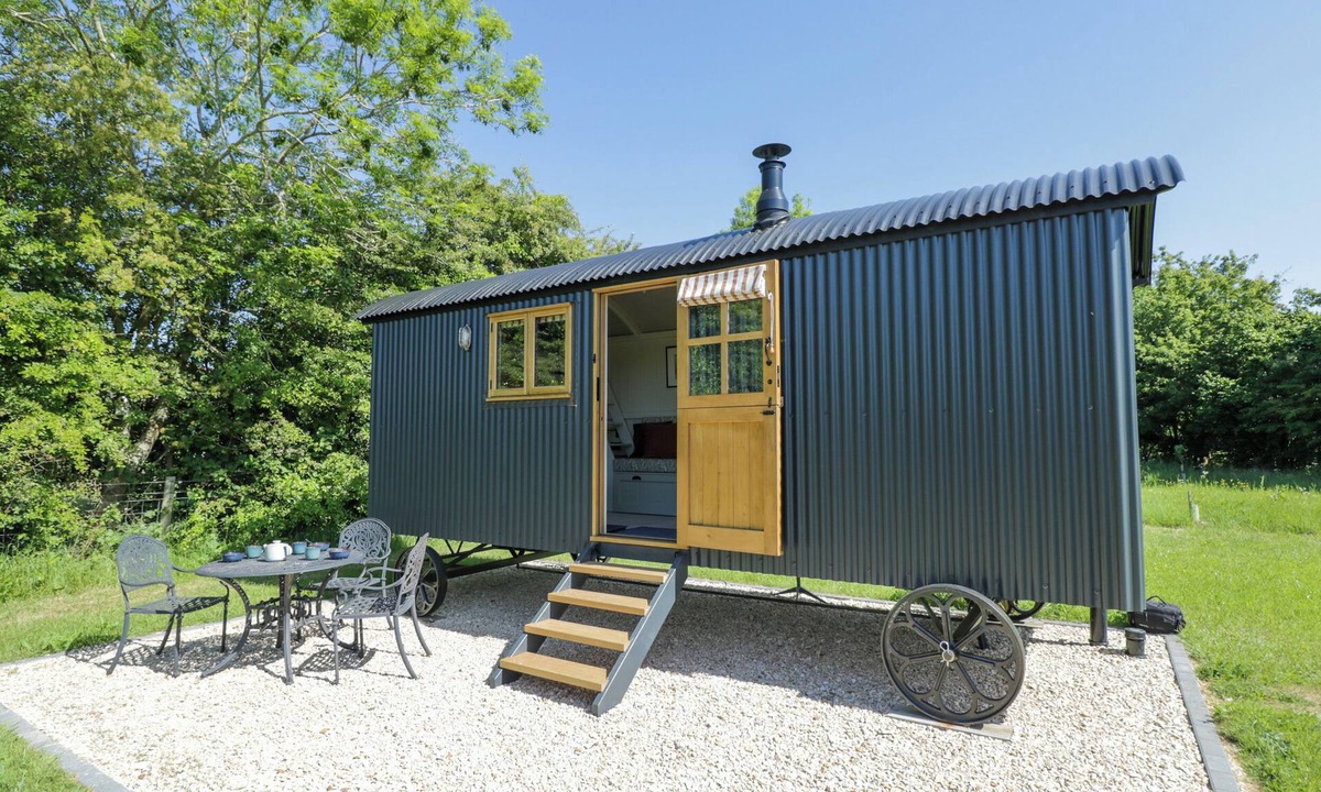 South Leigh Cottage | BLACKTHORN, with pool in Witney