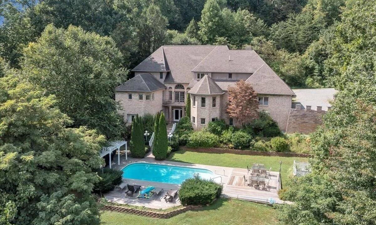 Wirtz House | Blackwater Castle w/Private Pool, Arcade, Hot Tub