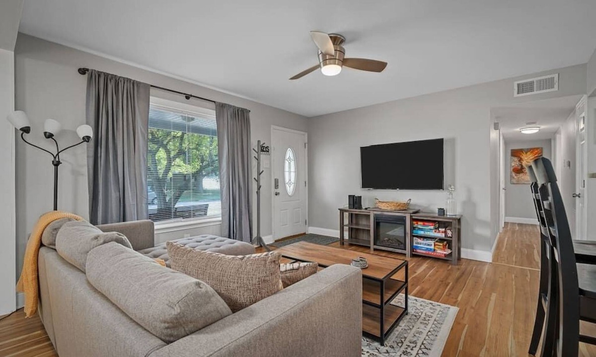 O'Fallon House | Blair's House on St. Joseph - 3Bed 1.5Bath