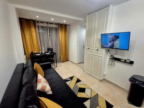 Center Apartment | Blak Miroir Cosy T1 au cœur d'Evry