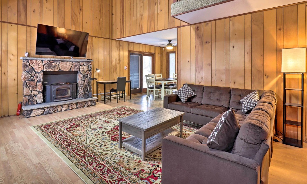 Blakeslee Cabin | Blakeslee Vacation Rental w/ Community Lakes!