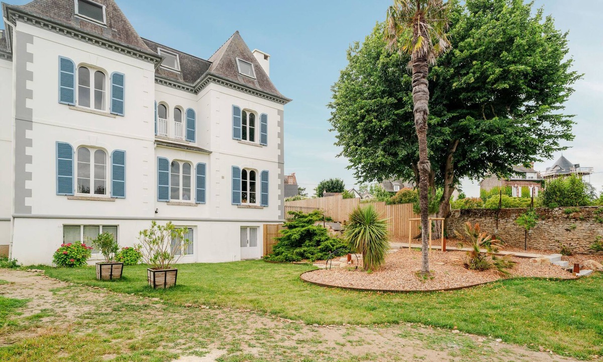 Saint-Briac-sur-Mer House | Blanc Castel by Interhome