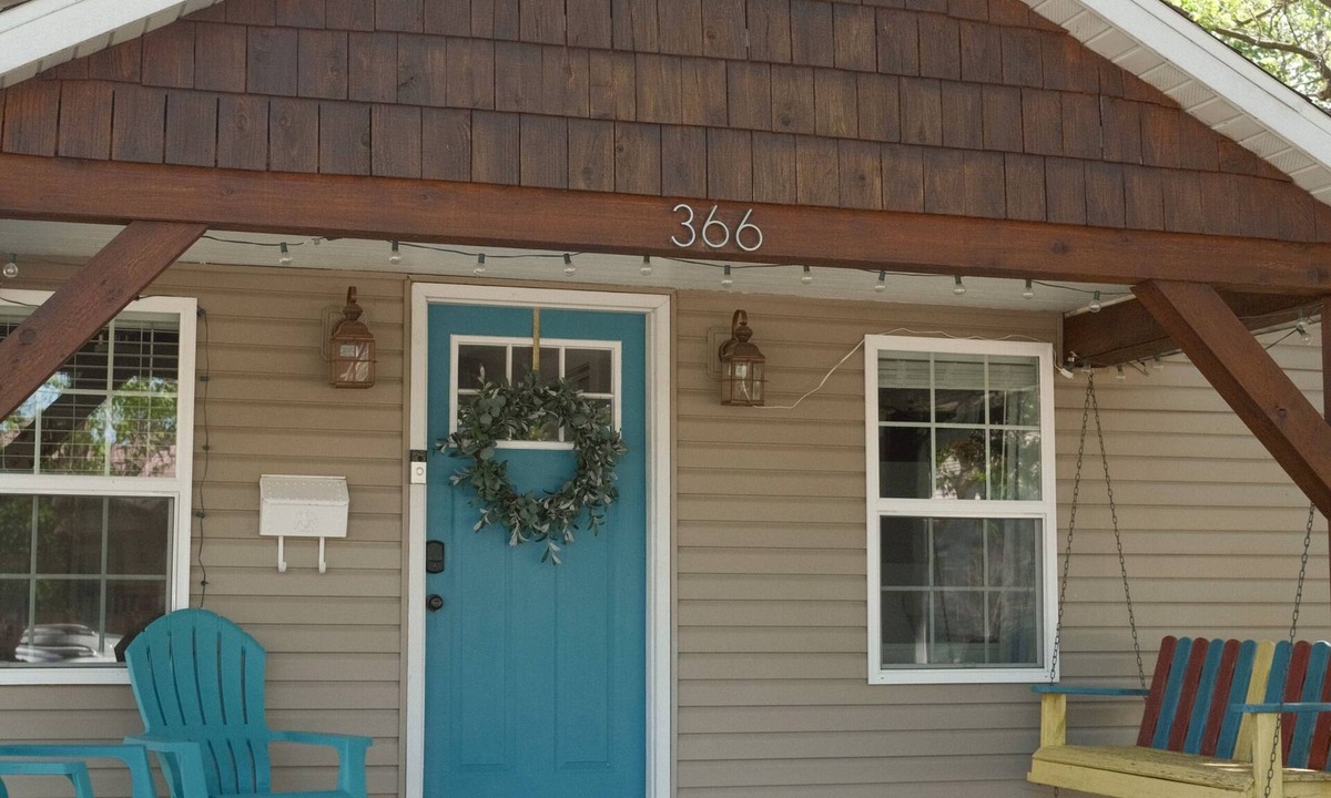 Lebanon House | Bland Avenue Bungalow - charming home built in 1937, centrally located