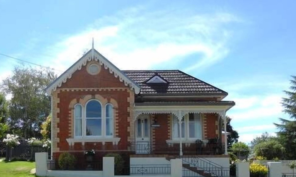 Bathurst House | Blandford Cottage - located at Bathurst