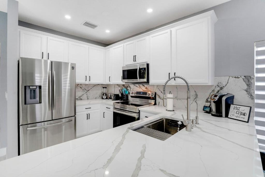 Lauderdale Lakes House | Bleau'tiful Home