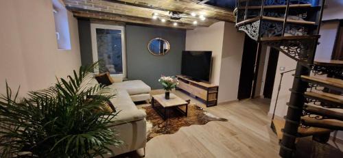 Fontainebleau Apartment | Bleautiful Joséphine